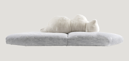 04.14.11_420x200_Edra-Pack-Sofa-mit-Eisbaer.webp