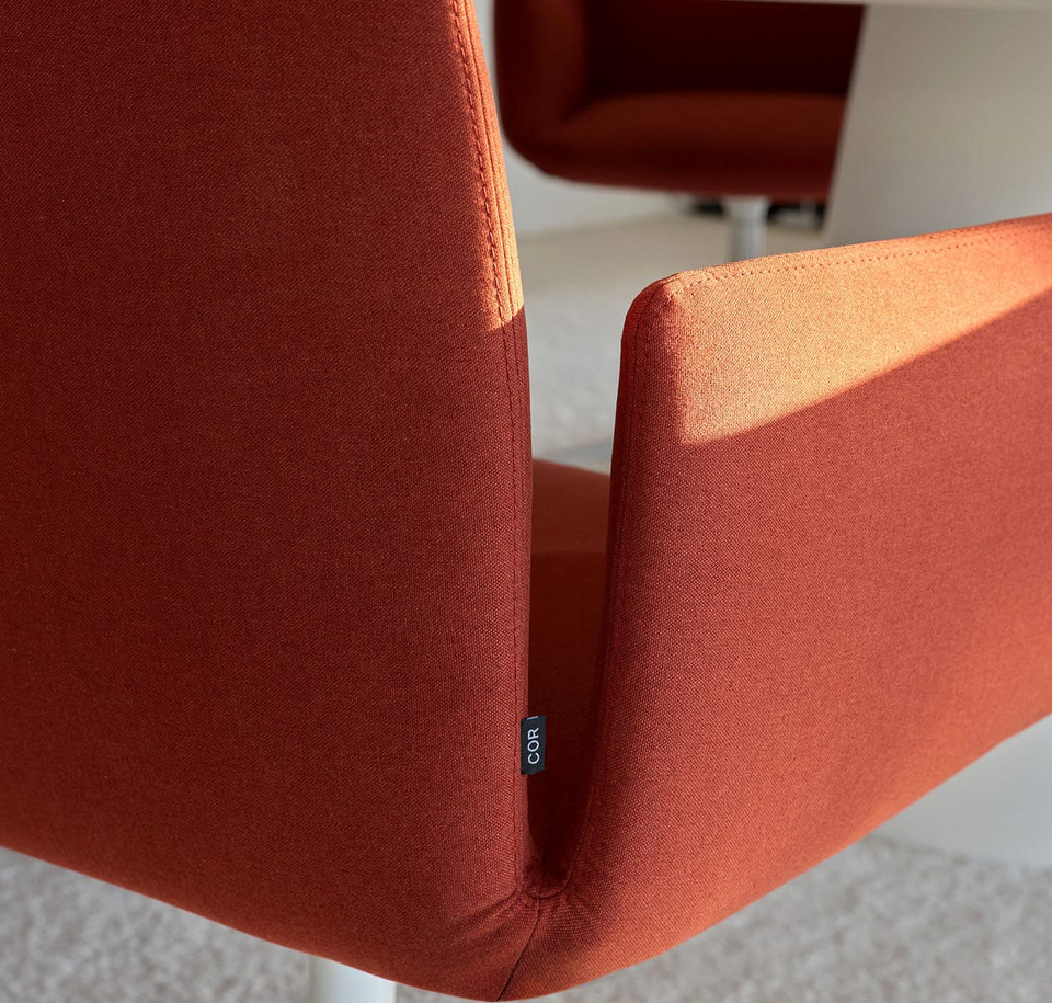 Sengfelder COR - Armlehnstuhl Jalis mit Draht-Drehgestell