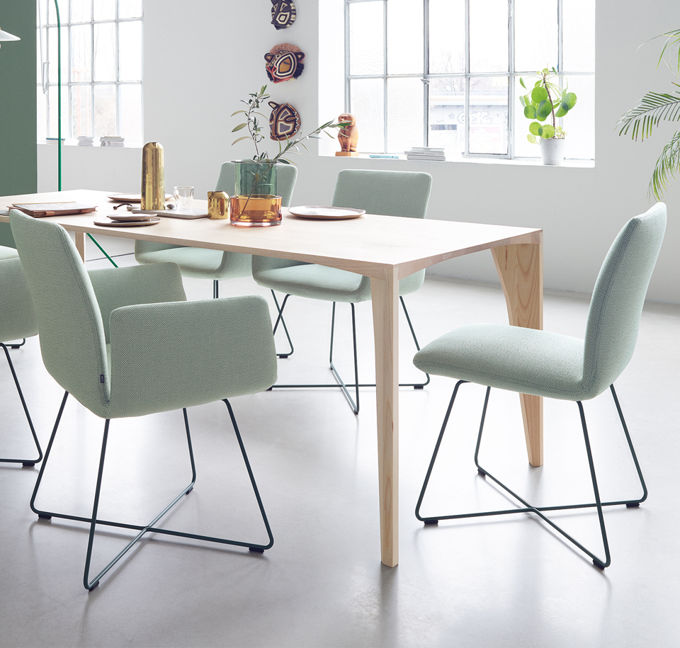 Sengfelder COR - Armlehnstuhl Jalis mit Draht-Drehgestell