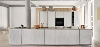 04.10.14_420x200_Vipp-V3-Kitchen-Island-Tall-Module-Küche.webp