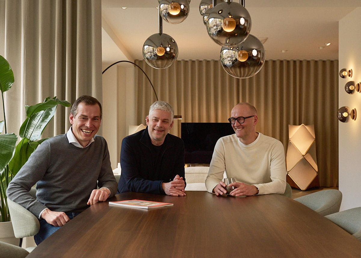 Dominik Sengfelder, Jürgen Laub und Markus Jehs im Sengfelder Studio München am Bridge Tisch