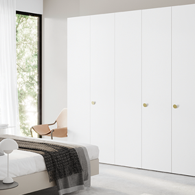 Sengfelder 9-interluebke-Intaro-Kleiderschrank-schneeweiß-Izzy-Bett-muschel-lack-matt.webp