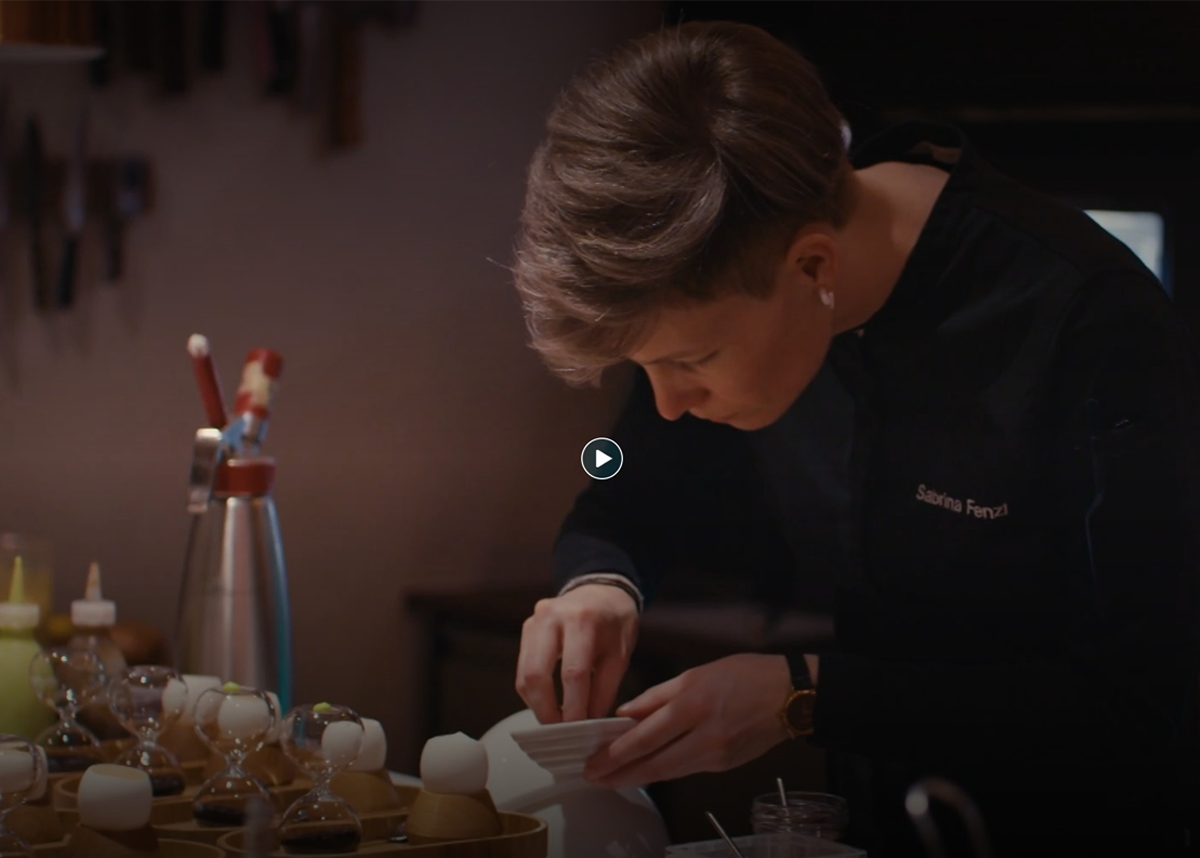 Sabrina Fenzl beim Kochen in einer ARD Dokumentation