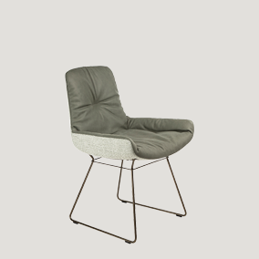 Sengfelder 8-Freifrau-Leya-Armchair-Low-Stuhl-Schale-stoff-sitz-leder.webp