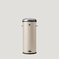 04.10.06_200x200_Vipp-17-Pedal-Bin-Treteimer.webp