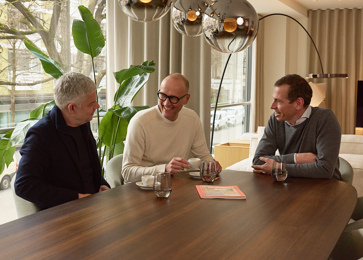 Jürgen Laub und Markus Jehs am Bridge Esstisch mit Dominik Sengfelder