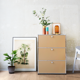 Sengfelder 17-USM-Haller-Kommode-3-fächer-klappen-beige.webp